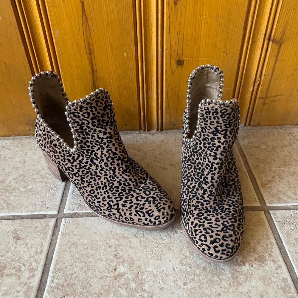 Gianni Bini Animal Pattern Suede Upper Studded Cut Out Booties Women’s Size 9.5